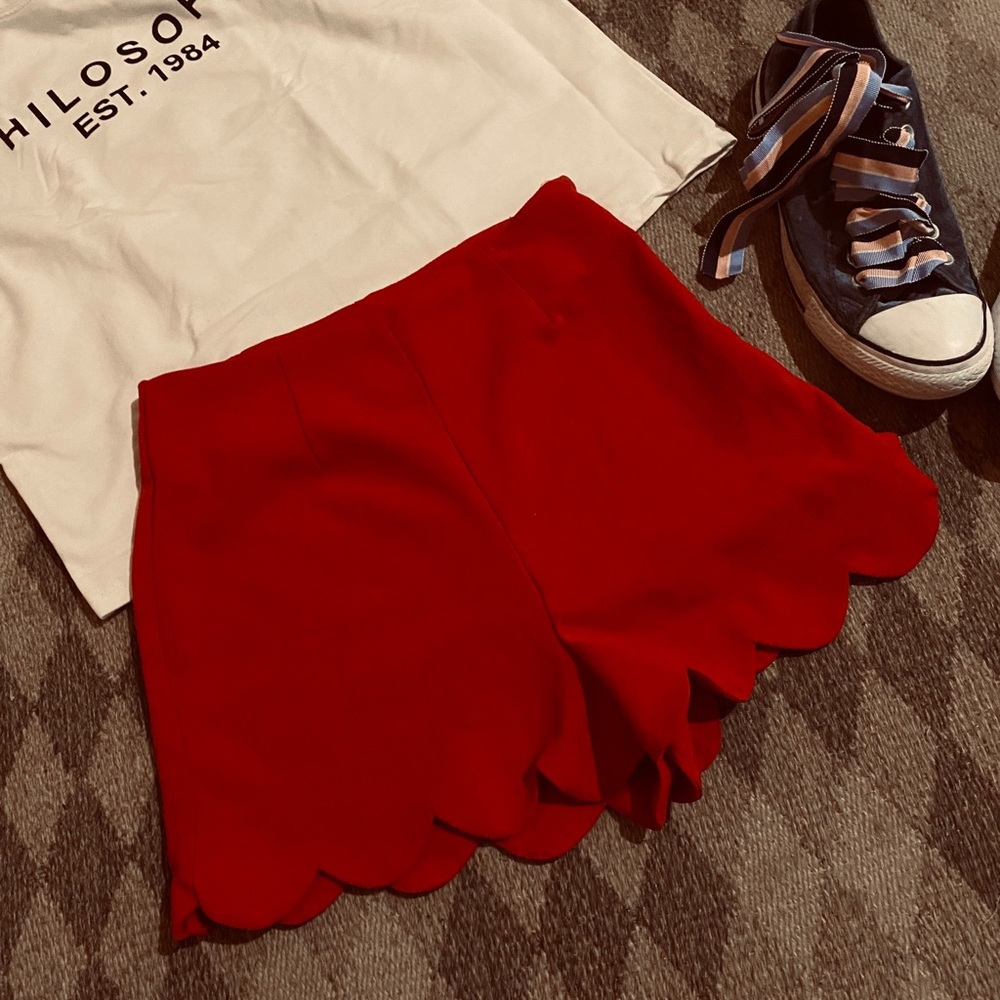 Cute scallop edged shorts